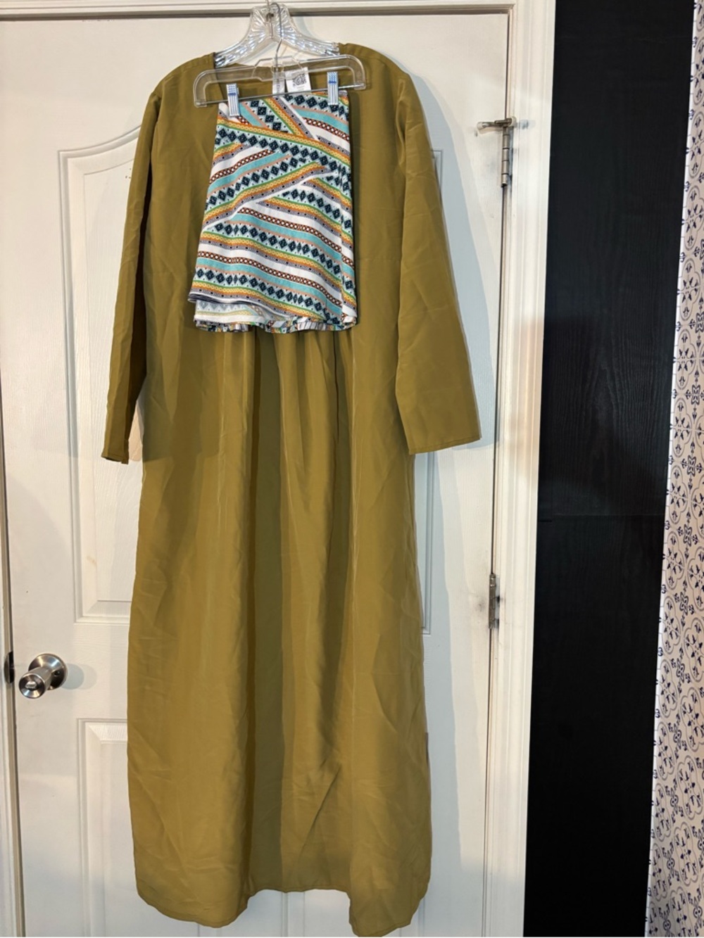 {SOLD} 2 Piece Abaya & Scarf Set